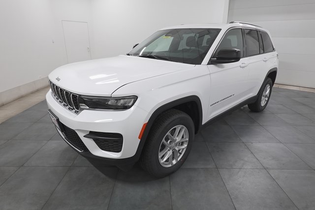 2025 Jeep Grand Cherokee Laredo photo 3