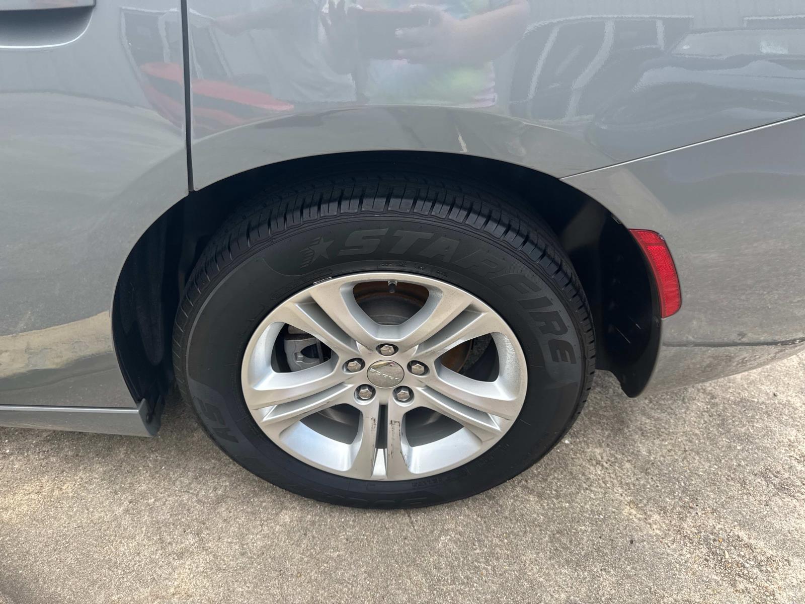 2023 Dodge Charger SXT photo 4