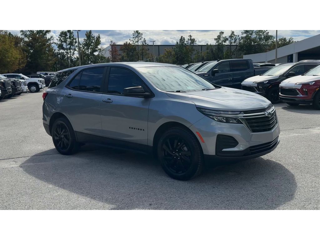 2024 Chevrolet Equinox LS photo 2