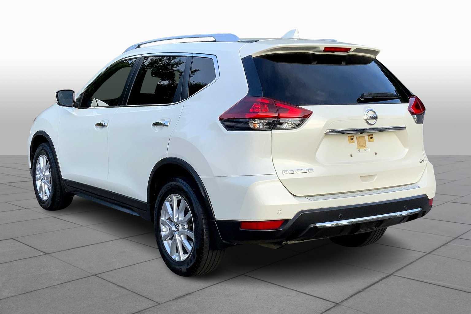 2020 Nissan Rogue SV photo 11