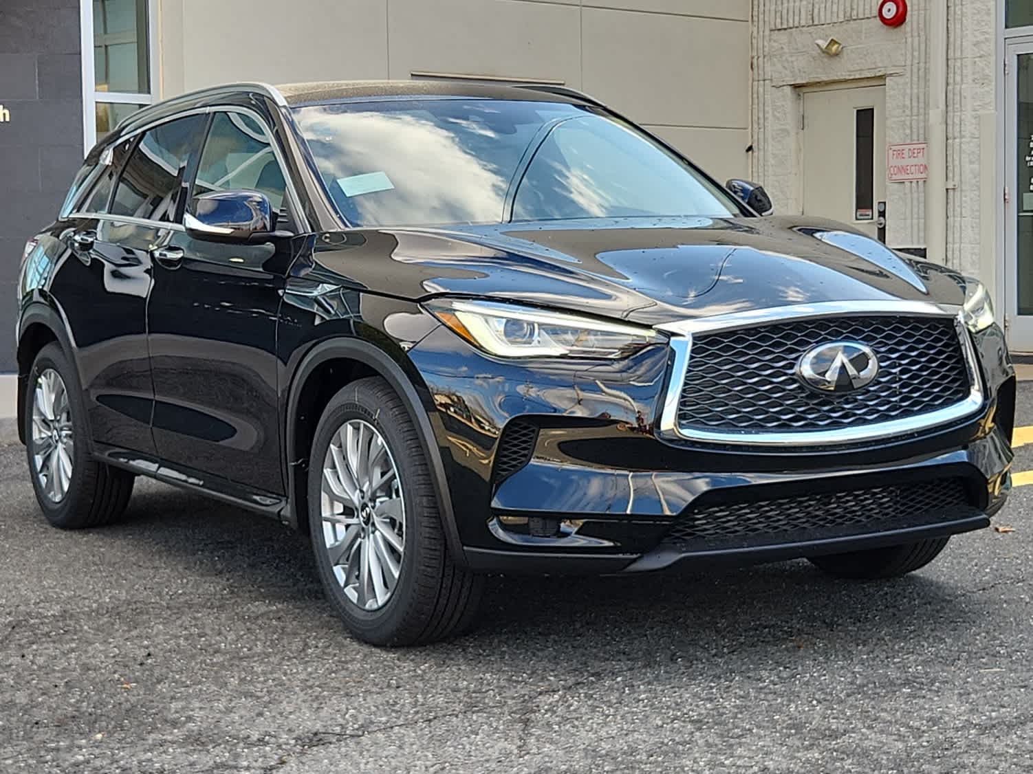 2025 Infiniti QX50 Luxe photo 2