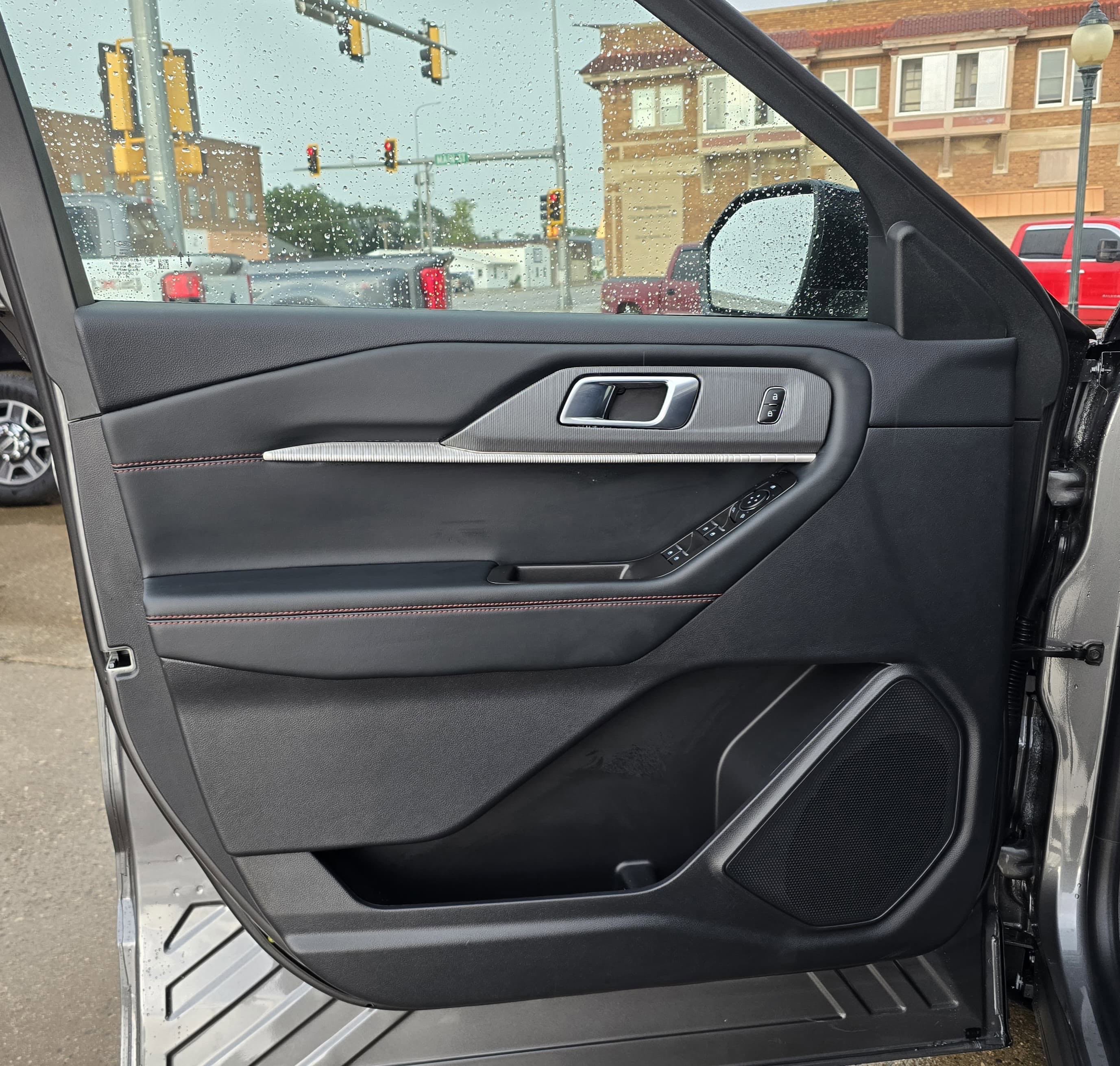 2025 Ford Explorer ST-Line photo 16