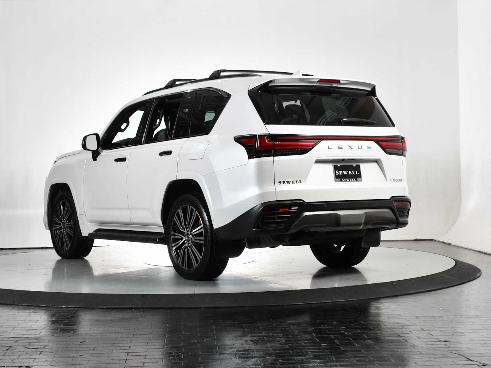 2023 Lexus LX 600 Luxury photo 2