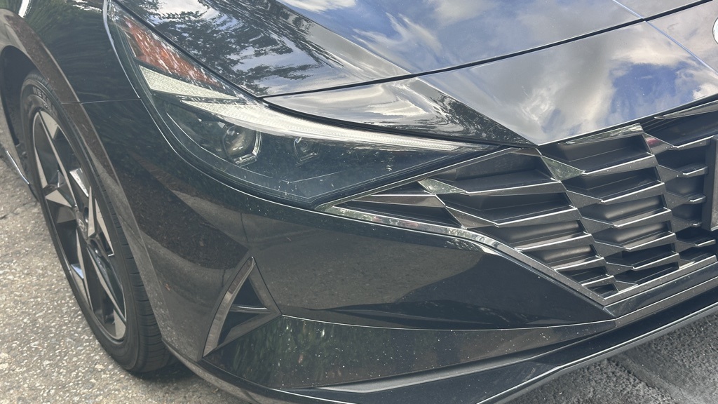 2021 Hyundai Elantra Limited photo 2