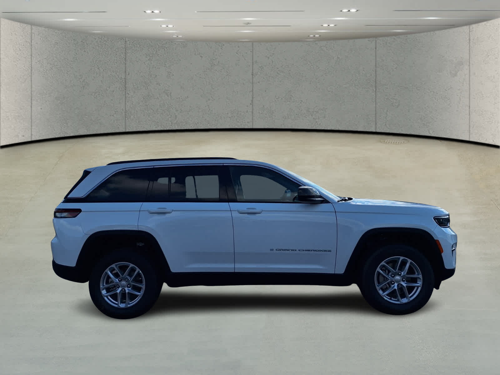 2025 Jeep Grand Cherokee Laredo X photo 4