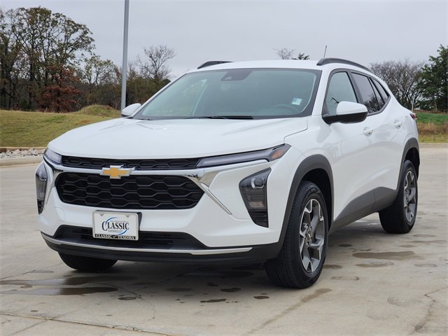 2024 Chevrolet Trax LT photo 3