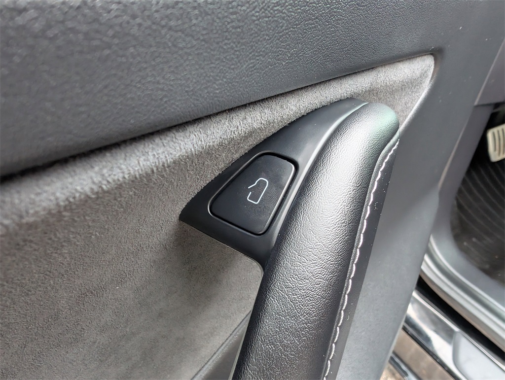 2021 Tesla Model 3 Performance photo 13