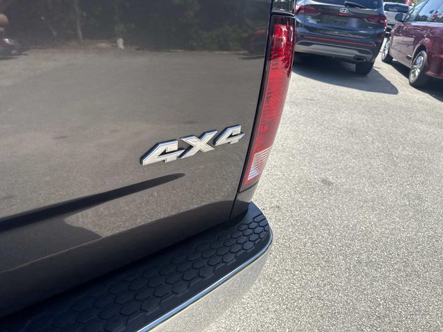 2016 Ram 1500 SLT photo 6