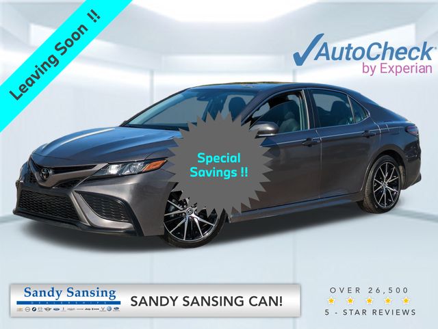 2024 Toyota Camry SE's photo