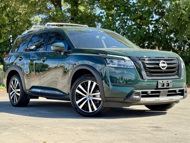 2023 Nissan Pathfinder Platinum FWD