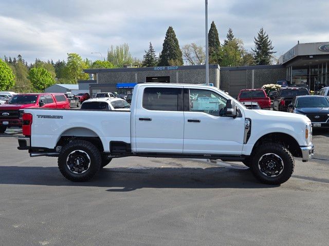 2025 Ford F-350 XLT photo 4