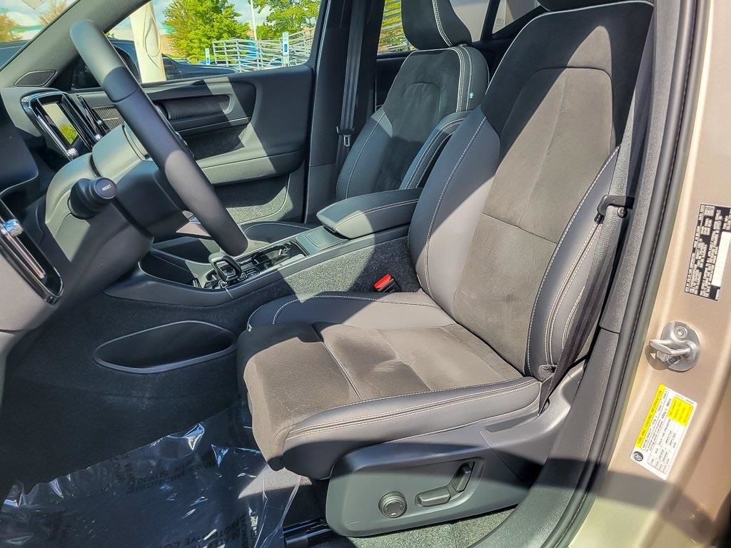 2023 Volvo XC40 Recharge Ultimate AWD photo 6
