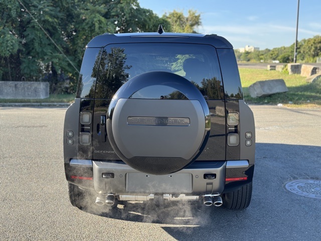 2026 Land Rover Defender 130 V8 photo 4
