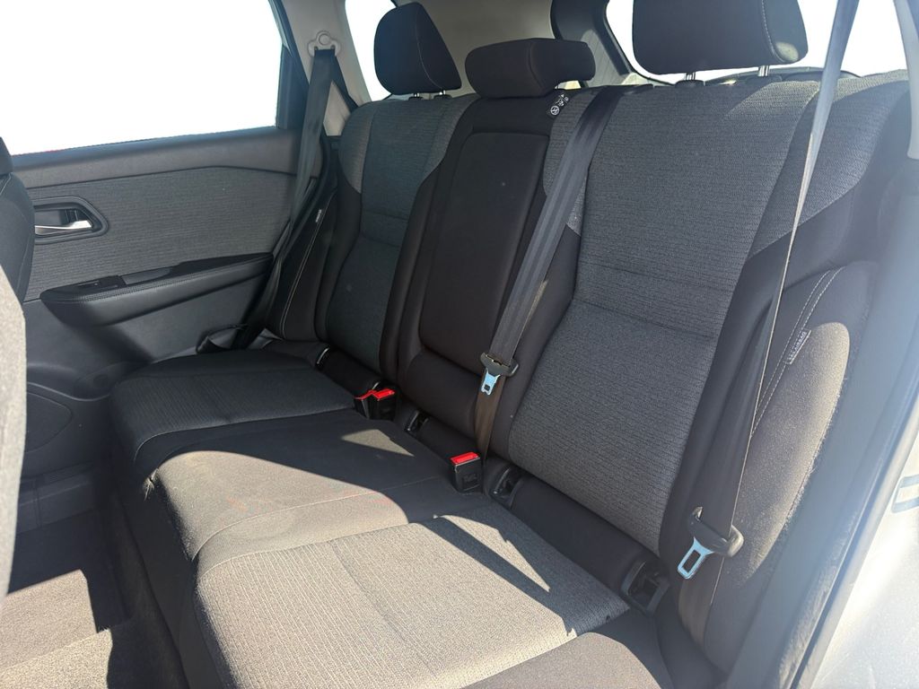 2023 Nissan Rogue SV photo 13