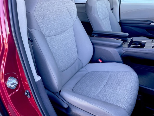 2024 Toyota Sienna LE photo 13