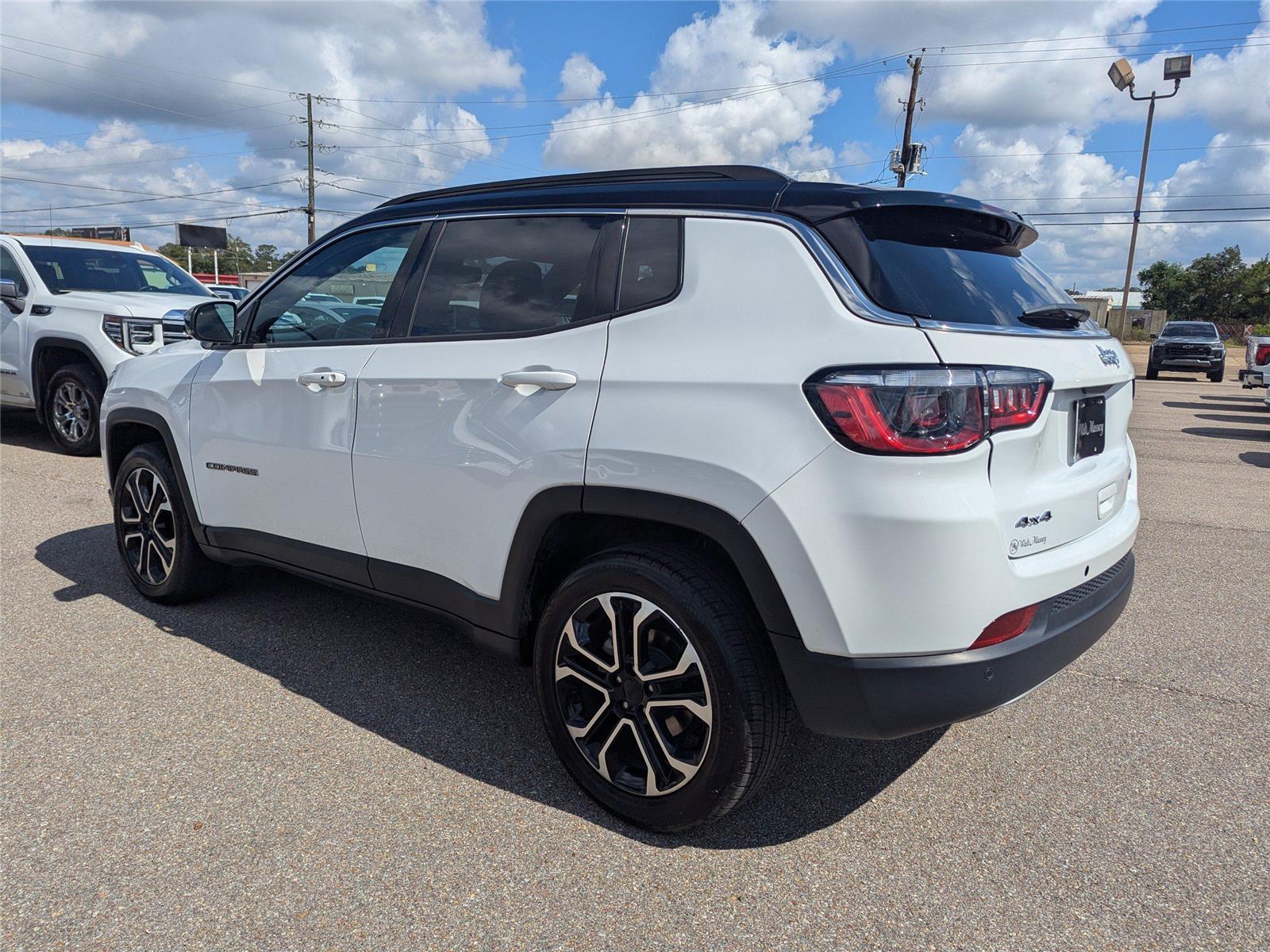 2023 Jeep Compass Limited photo 3