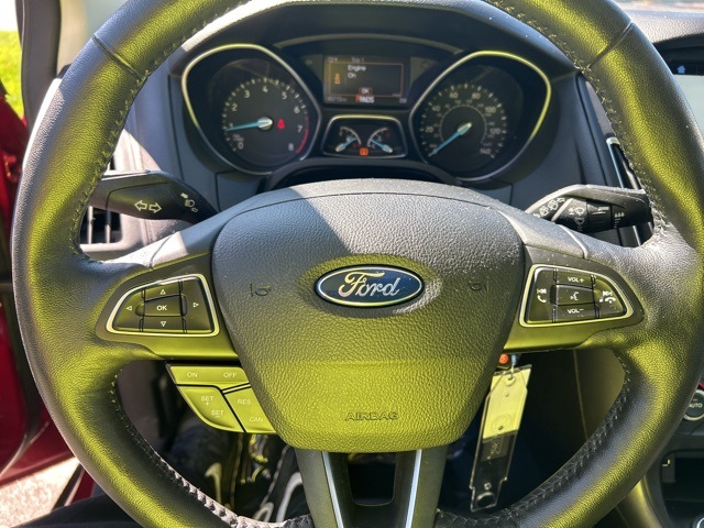 2017 Ford Focus SEL photo 19