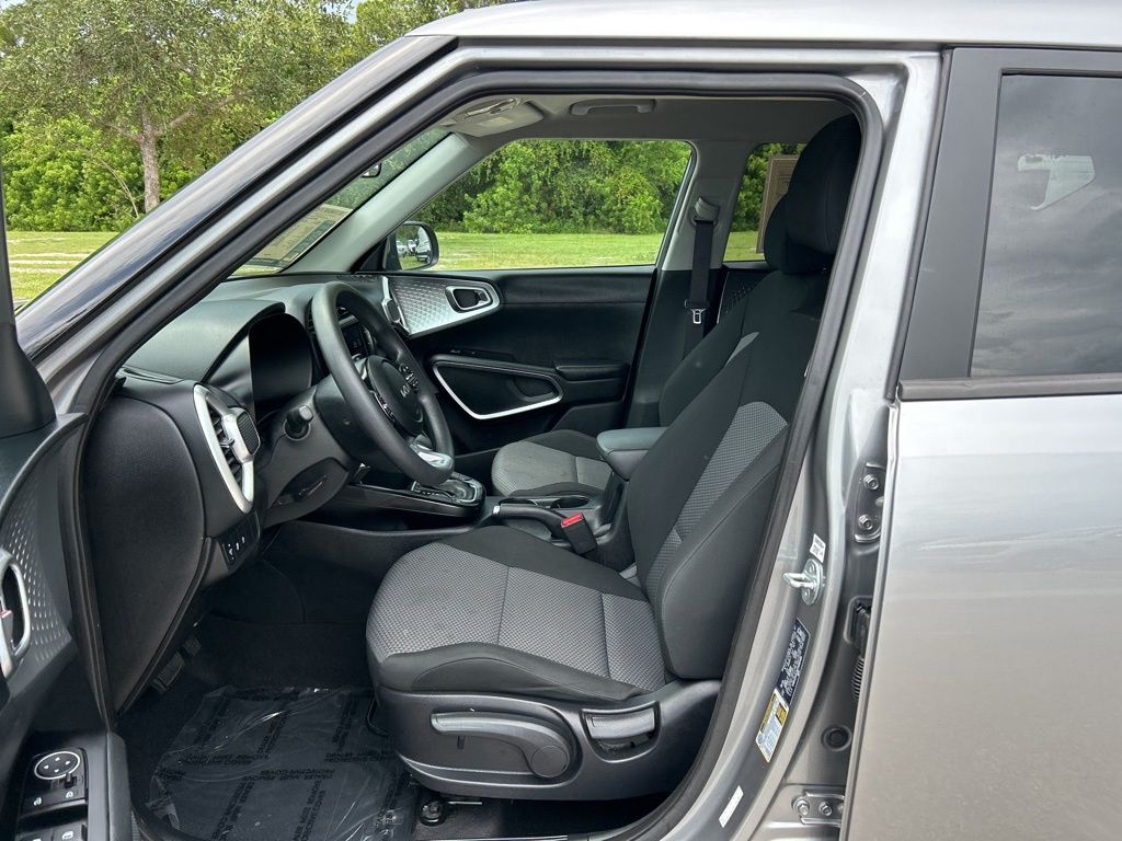 2023 Kia Soul LX photo 9