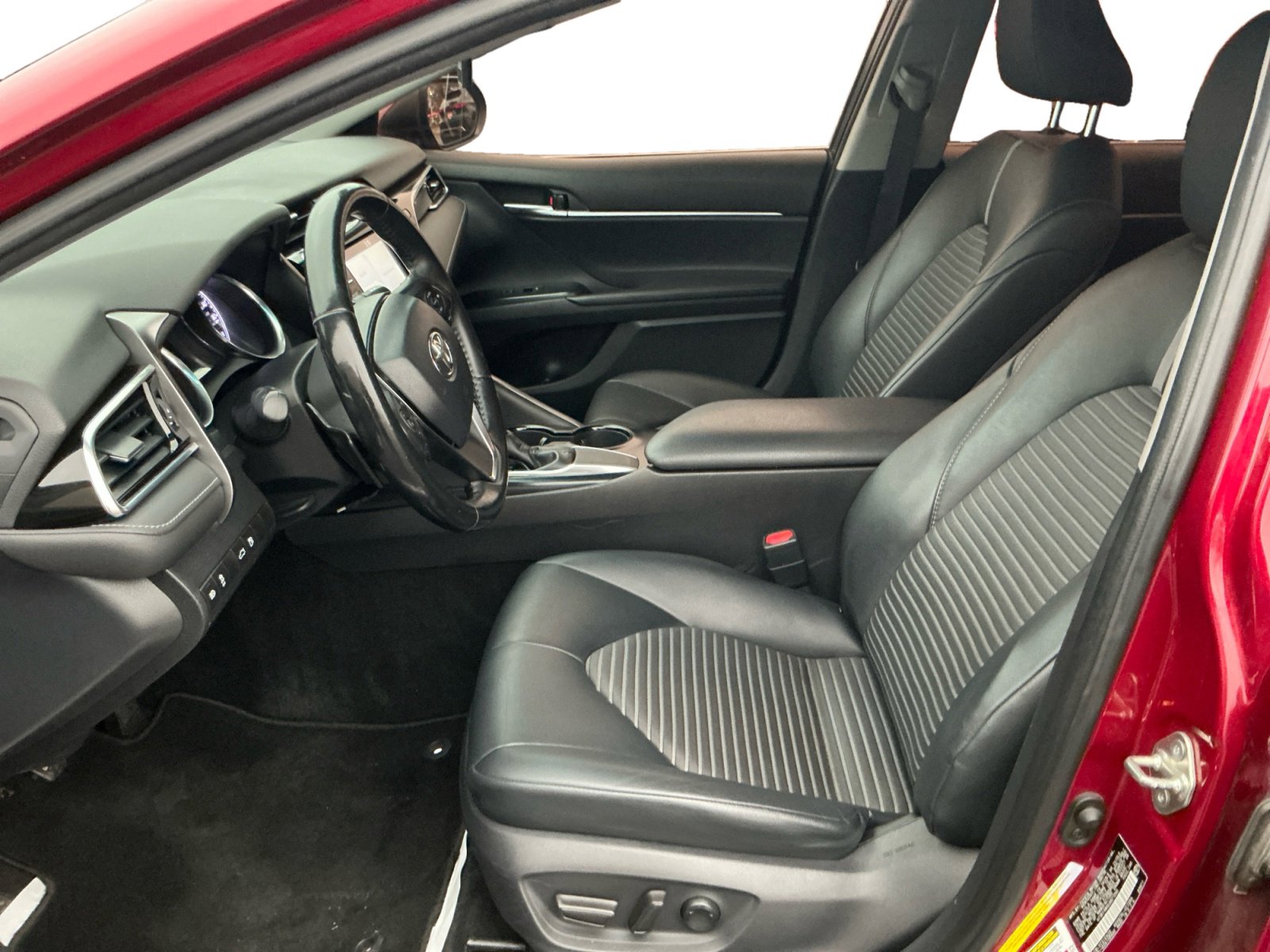 Used 2018 Toyota Camry SE with VIN 4T1B11HK9JU671240 for sale in La Vista, NE