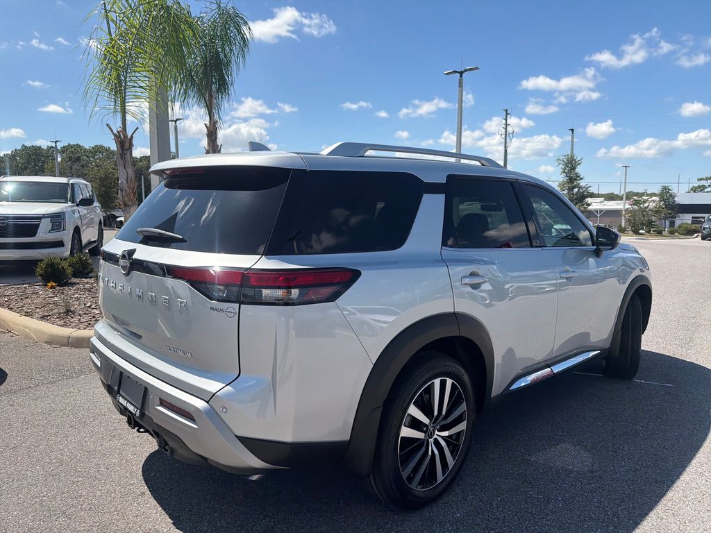 2025 Nissan Pathfinder Platinum photo 4