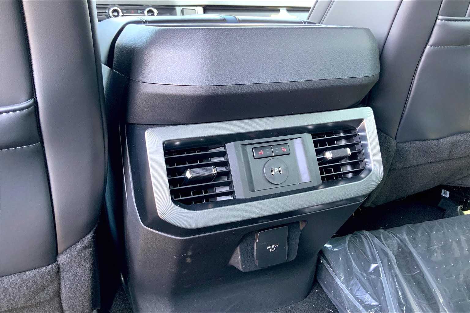 2025 Ford F-350 Platinum photo 17