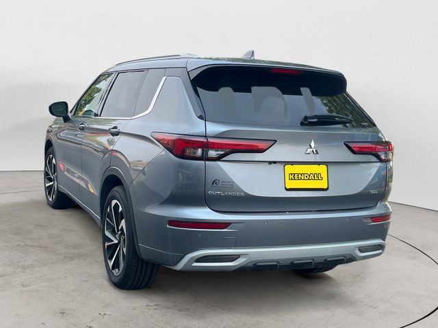2022 Mitsubishi Outlander SEL photo 2