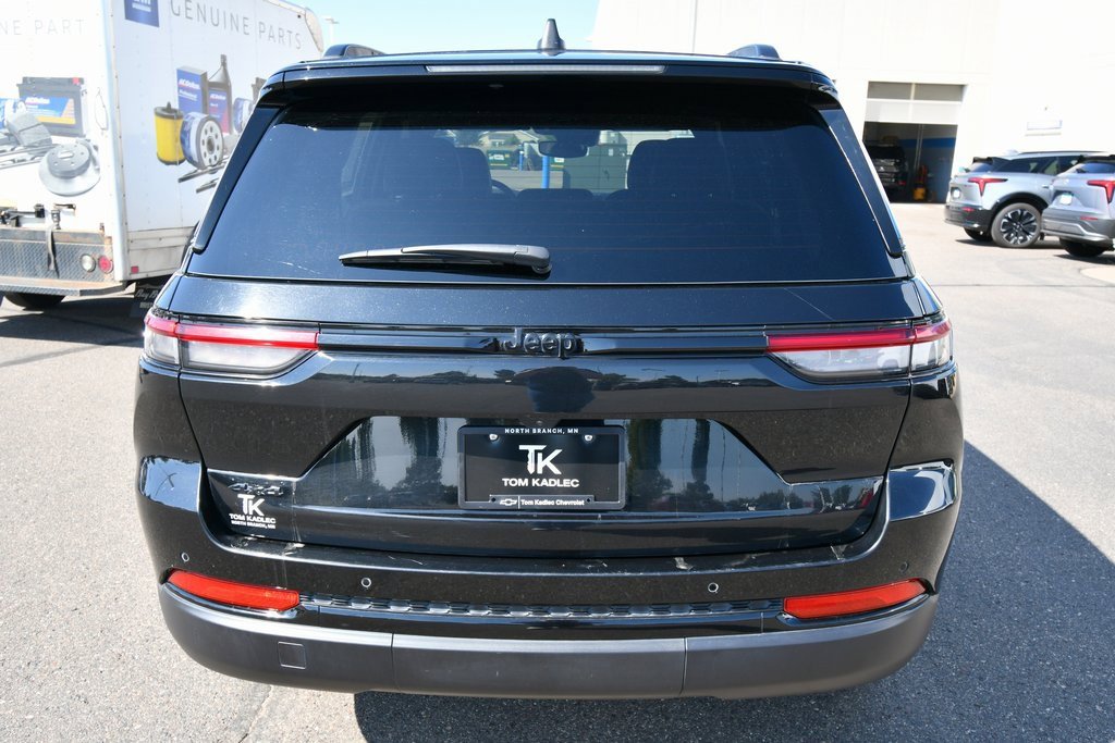 2024 Jeep Grand Cherokee Altitude photo 6