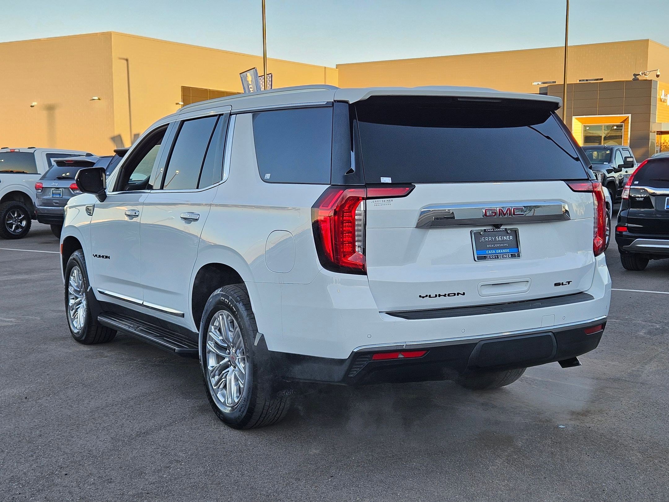 2023 Gmc Yukon SLT photo 3