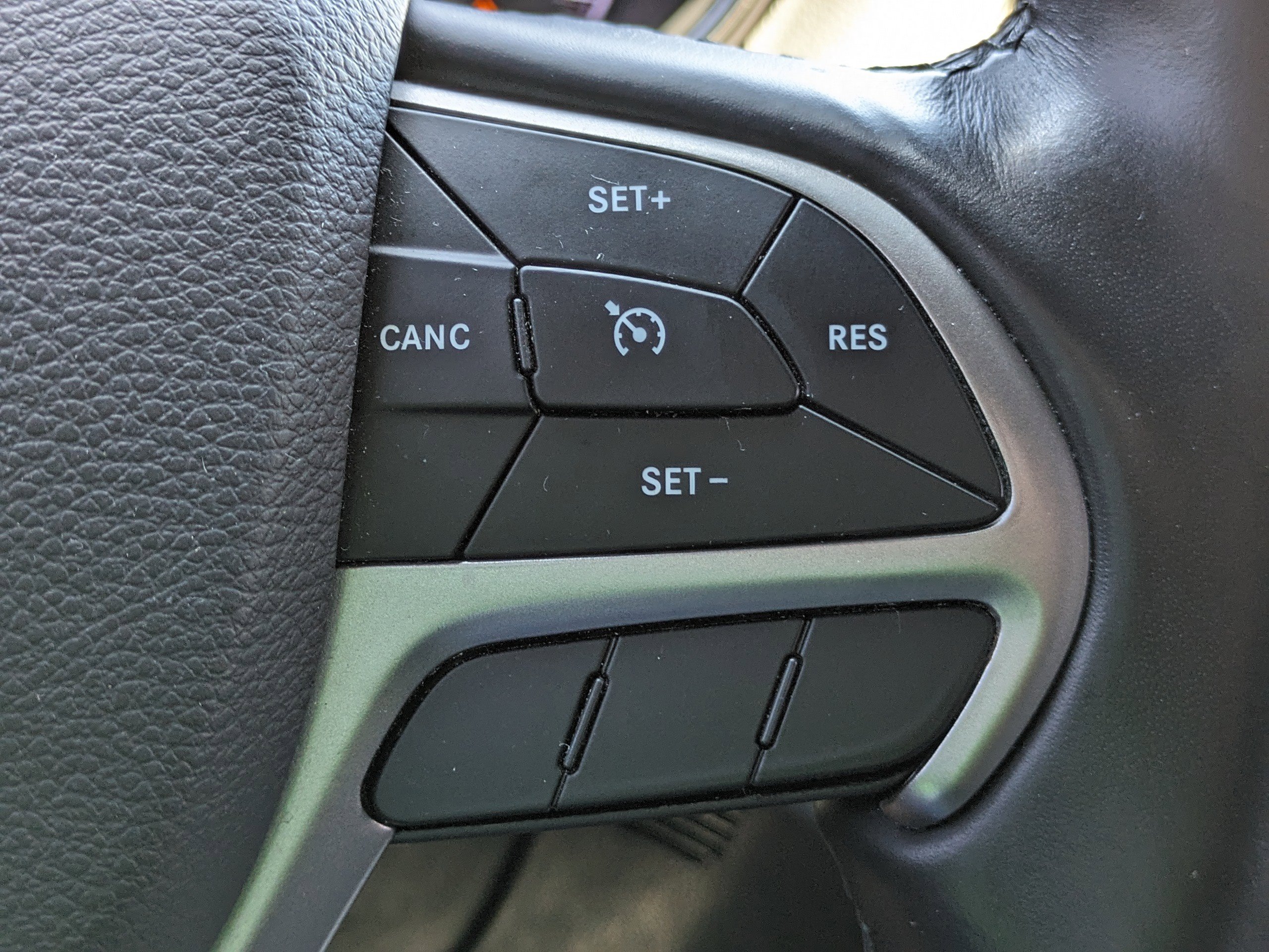 2020 Jeep Grand Cherokee Altitude photo 24