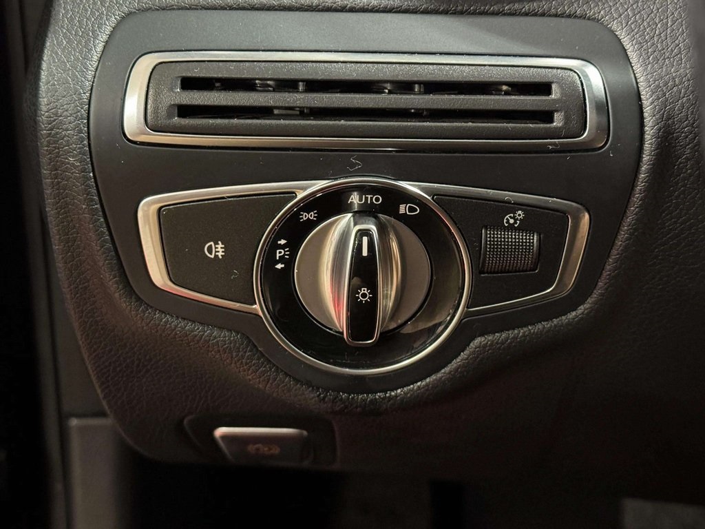 2015 Mercedes Benz C 300 4MATIC photo 18
