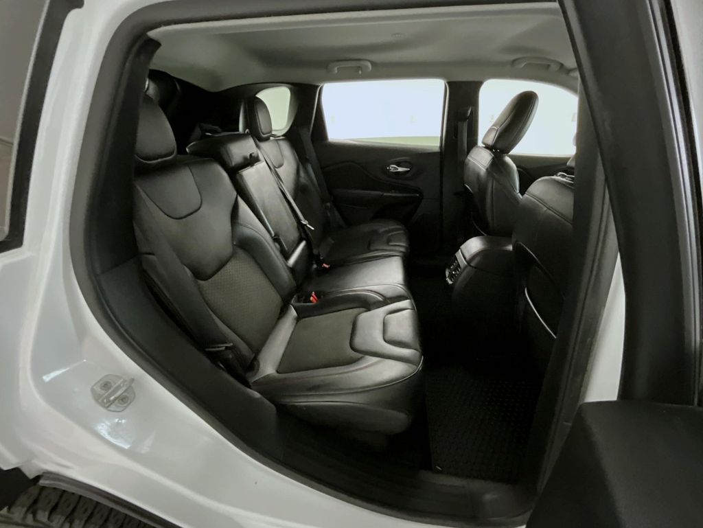 2020 Jeep Cherokee Trailhawk photo 17