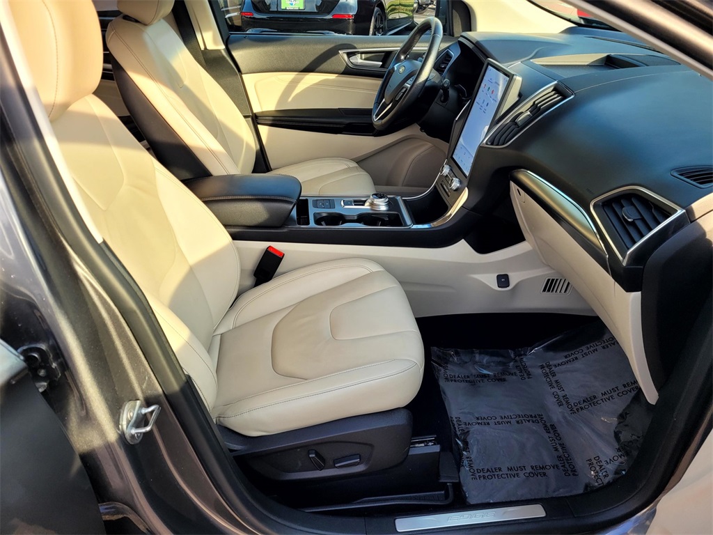 2022 Ford Edge Titanium photo 19