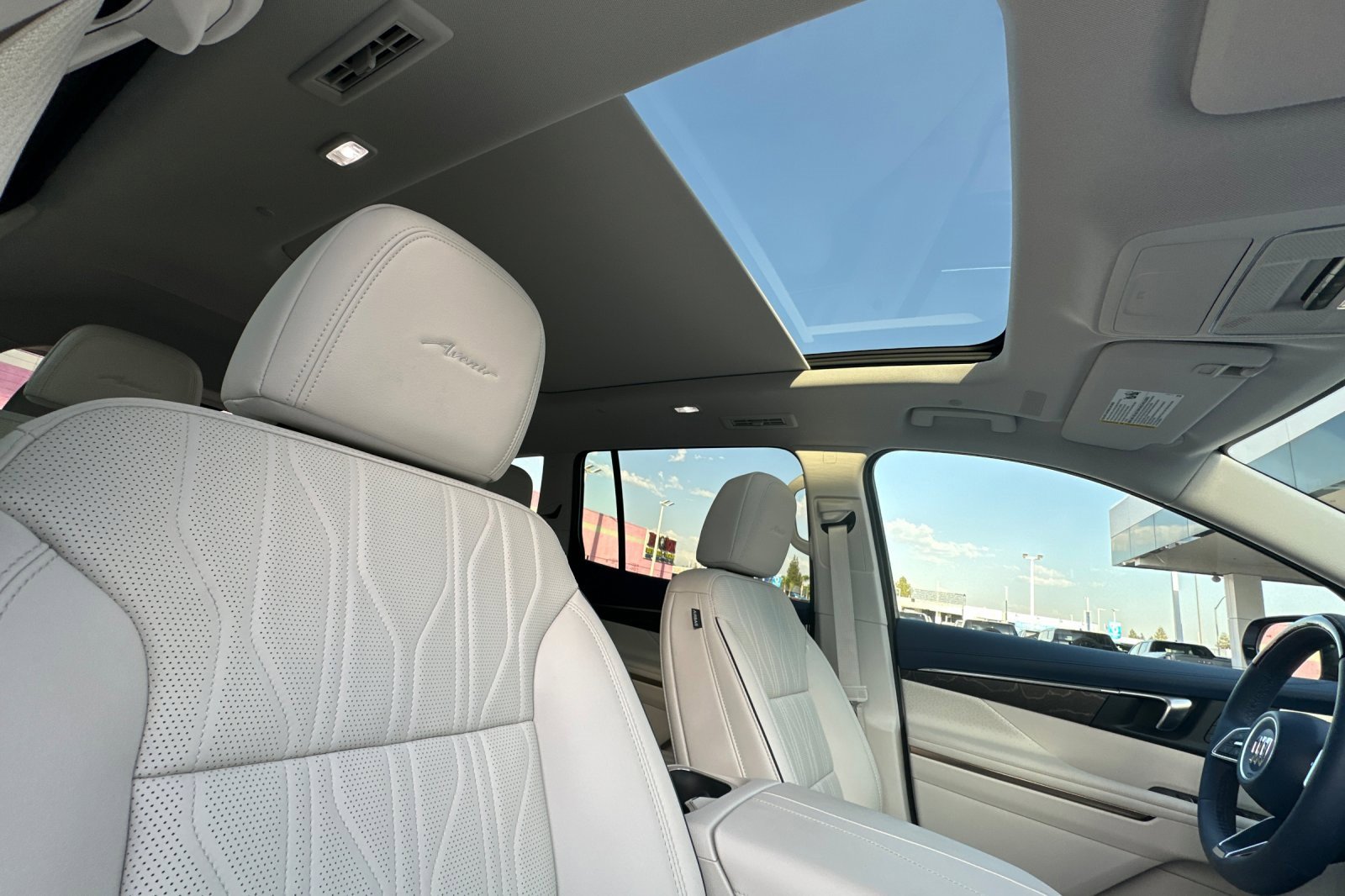 2025 Buick Enclave Avenir photo 21