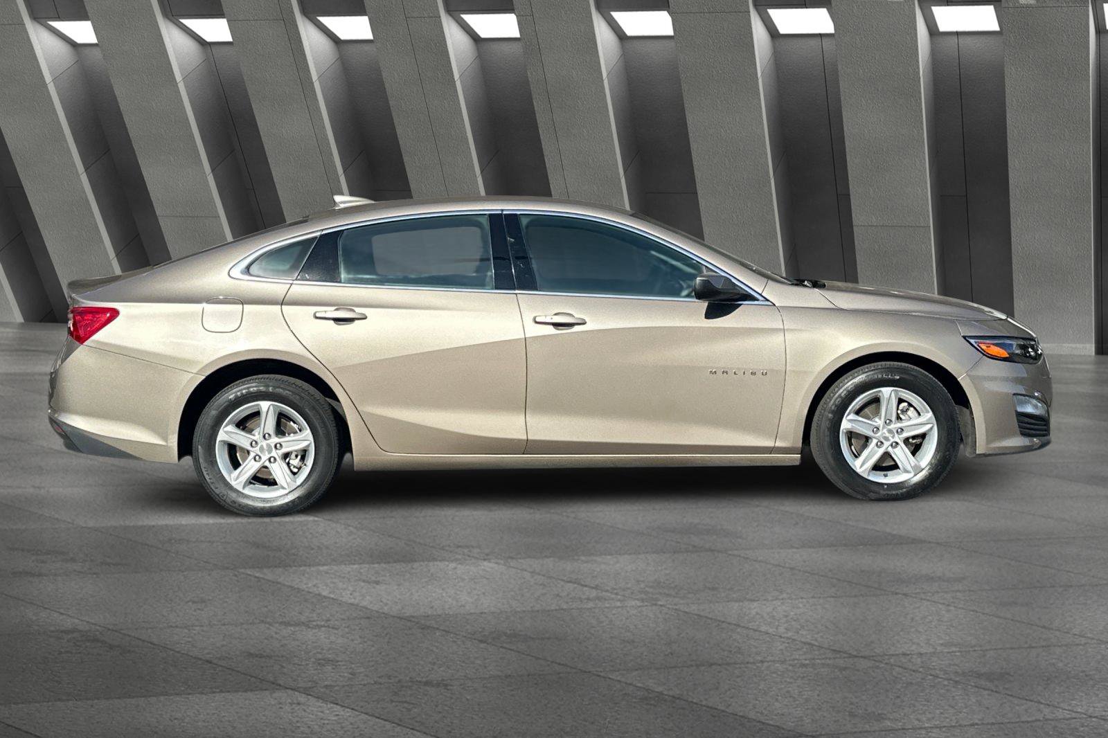 2023 Chevrolet Malibu 1LT photo 2