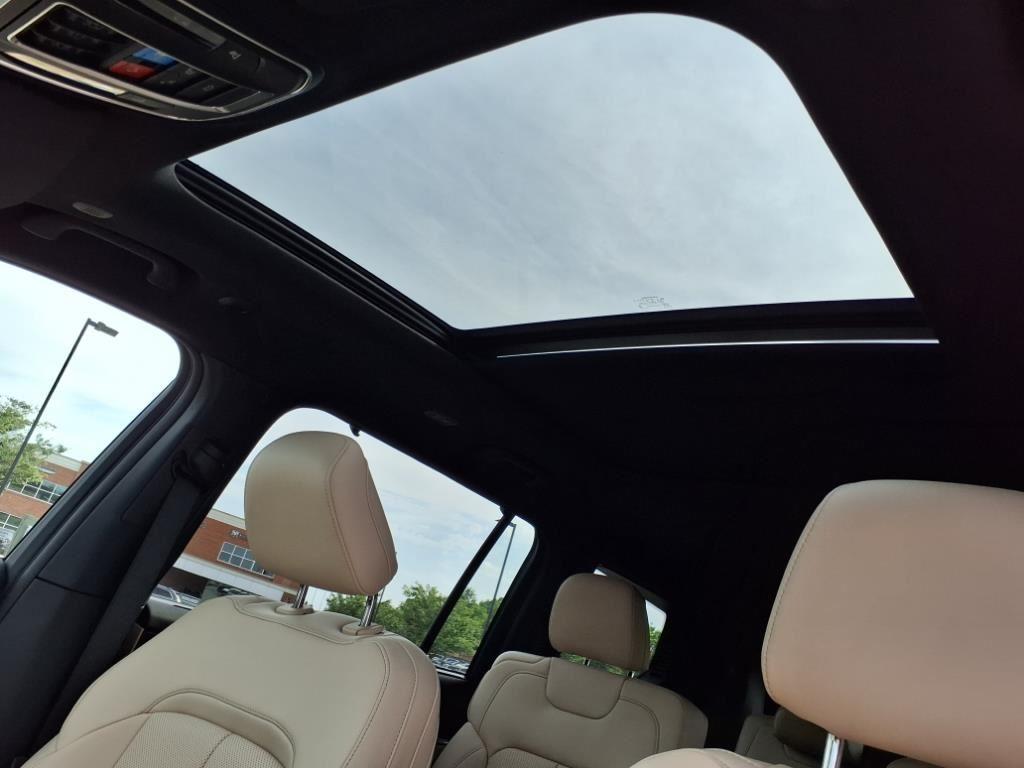 2025 Jeep Grand Cherokee Limited photo 2