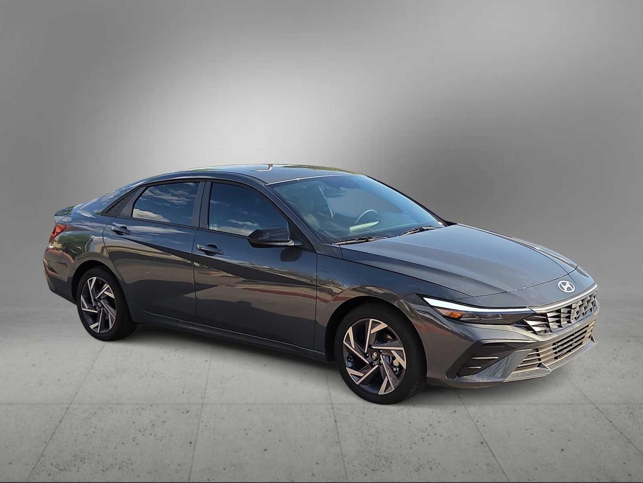 2025 Hyundai Elantra SEL Sport photo 2