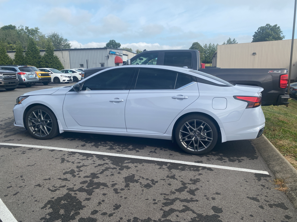 2023 Nissan Altima SR photo 4
