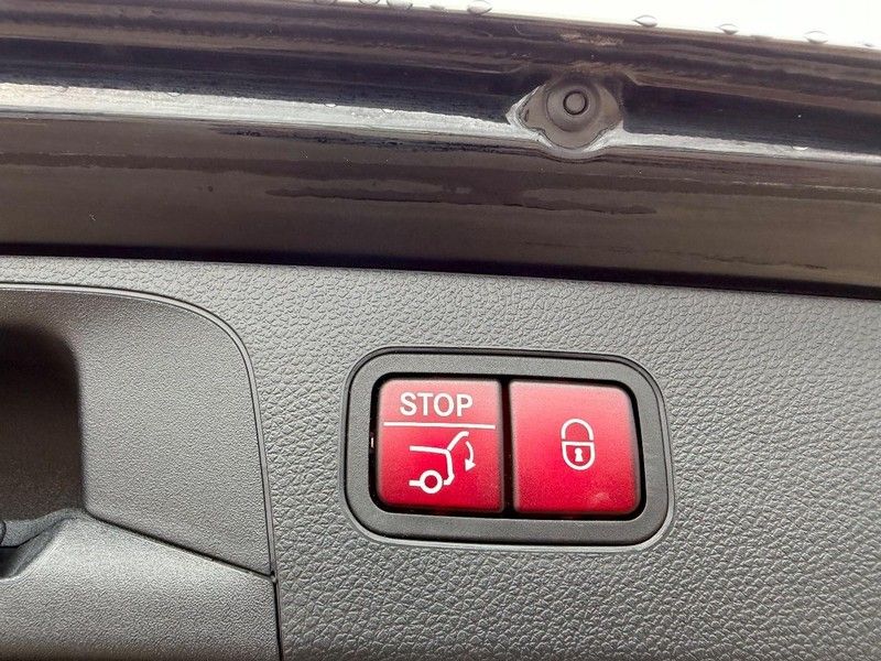 2022 Mercedes Benz GLC 300 4MATIC photo 2