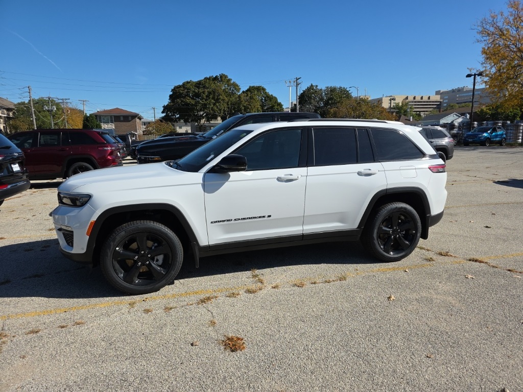 2025 Jeep Grand Cherokee Limited photo 4