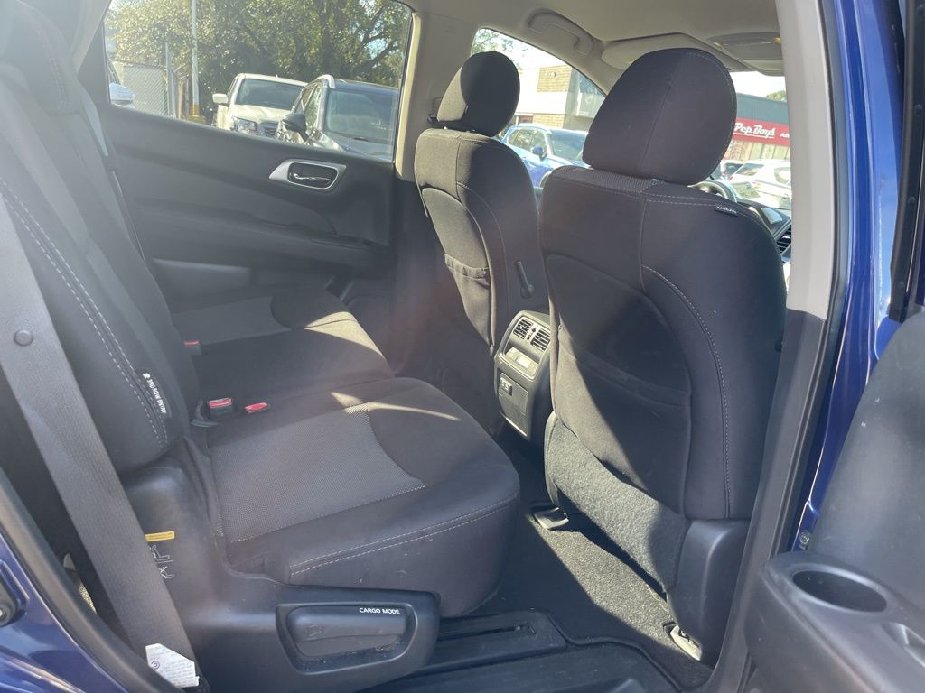 2020 Nissan Pathfinder SV photo 3