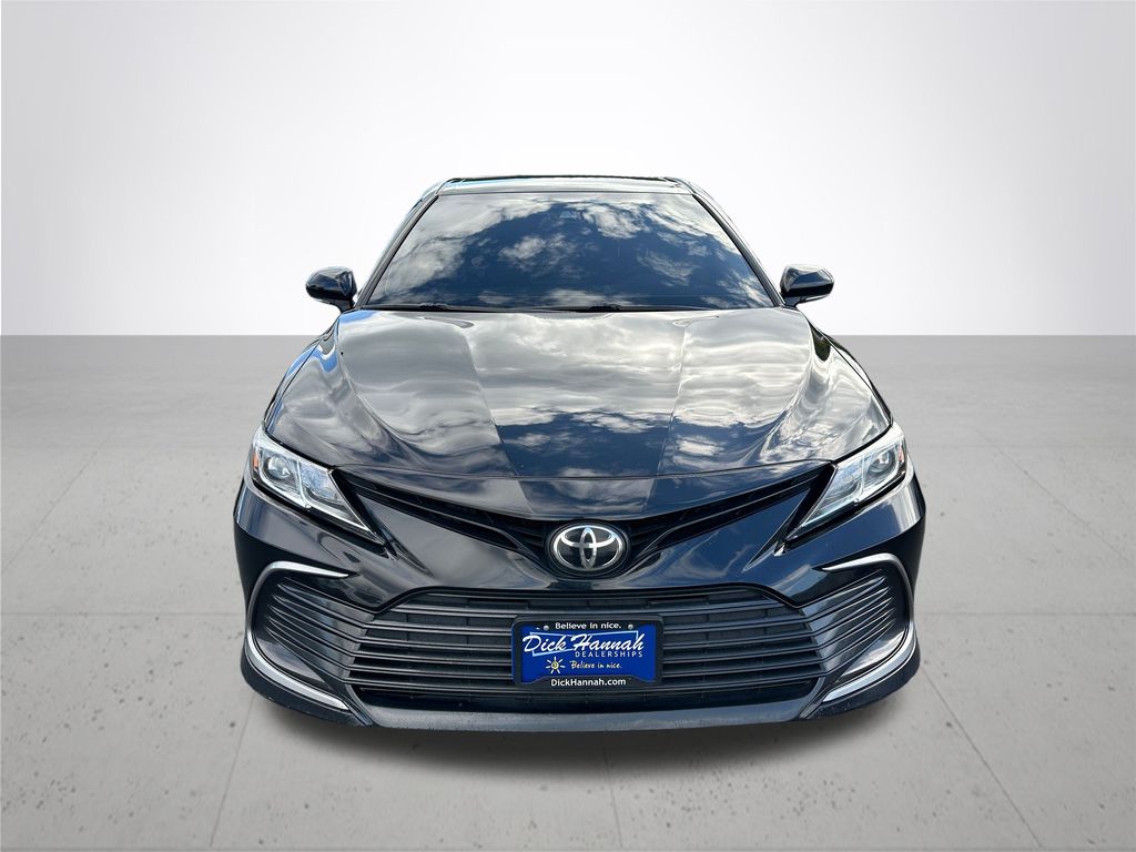 2021 Toyota Camry LE photo 3