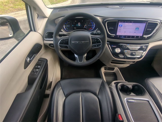 2023 Chrysler Pacifica Hybrid Touring L photo 17