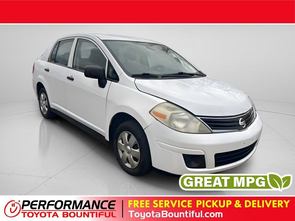2011 Nissan Versa Base's photo
