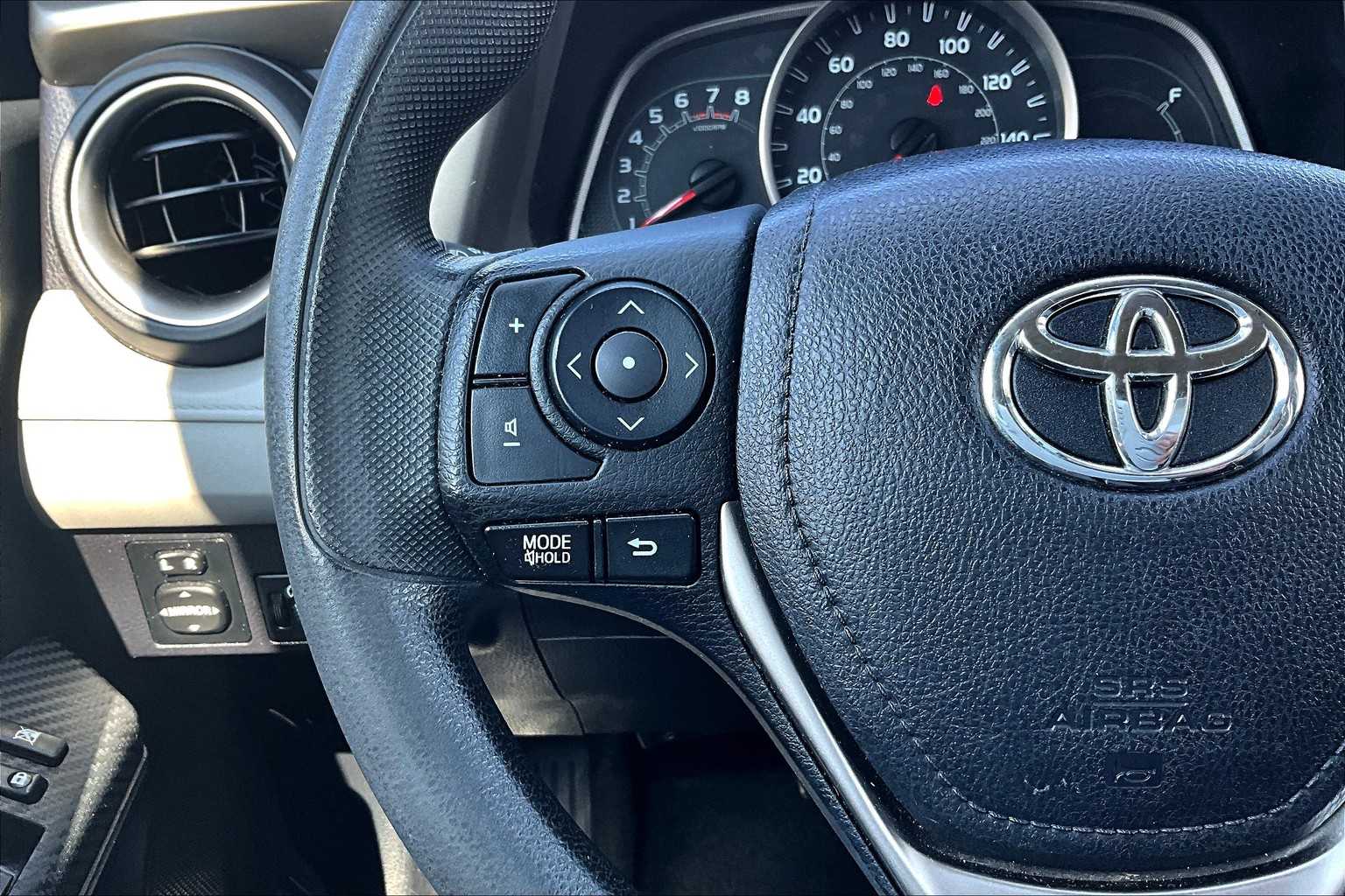 2014 Toyota RAV4 LE photo 22