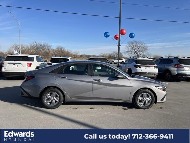 2025 Hyundai Elantra SE photo 4