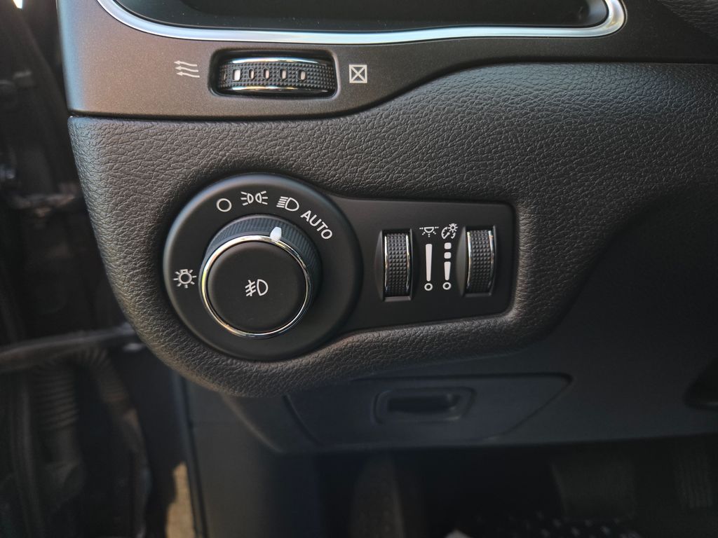 2020 Jeep Cherokee Trailhawk photo 8