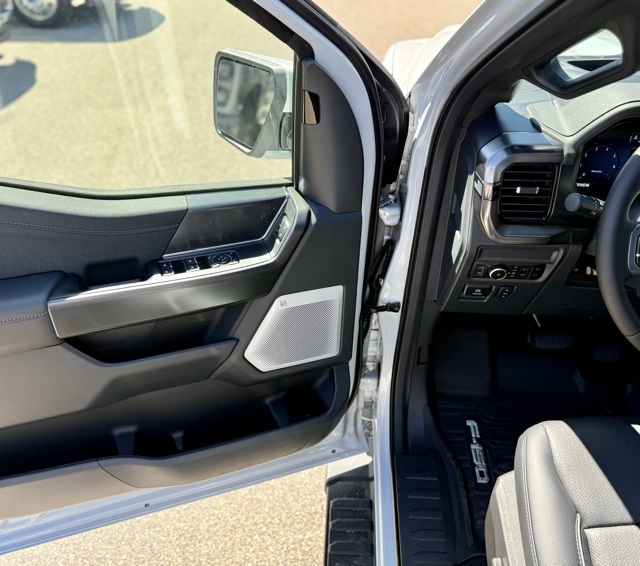 2025 Ford F-150 Lariat photo 13