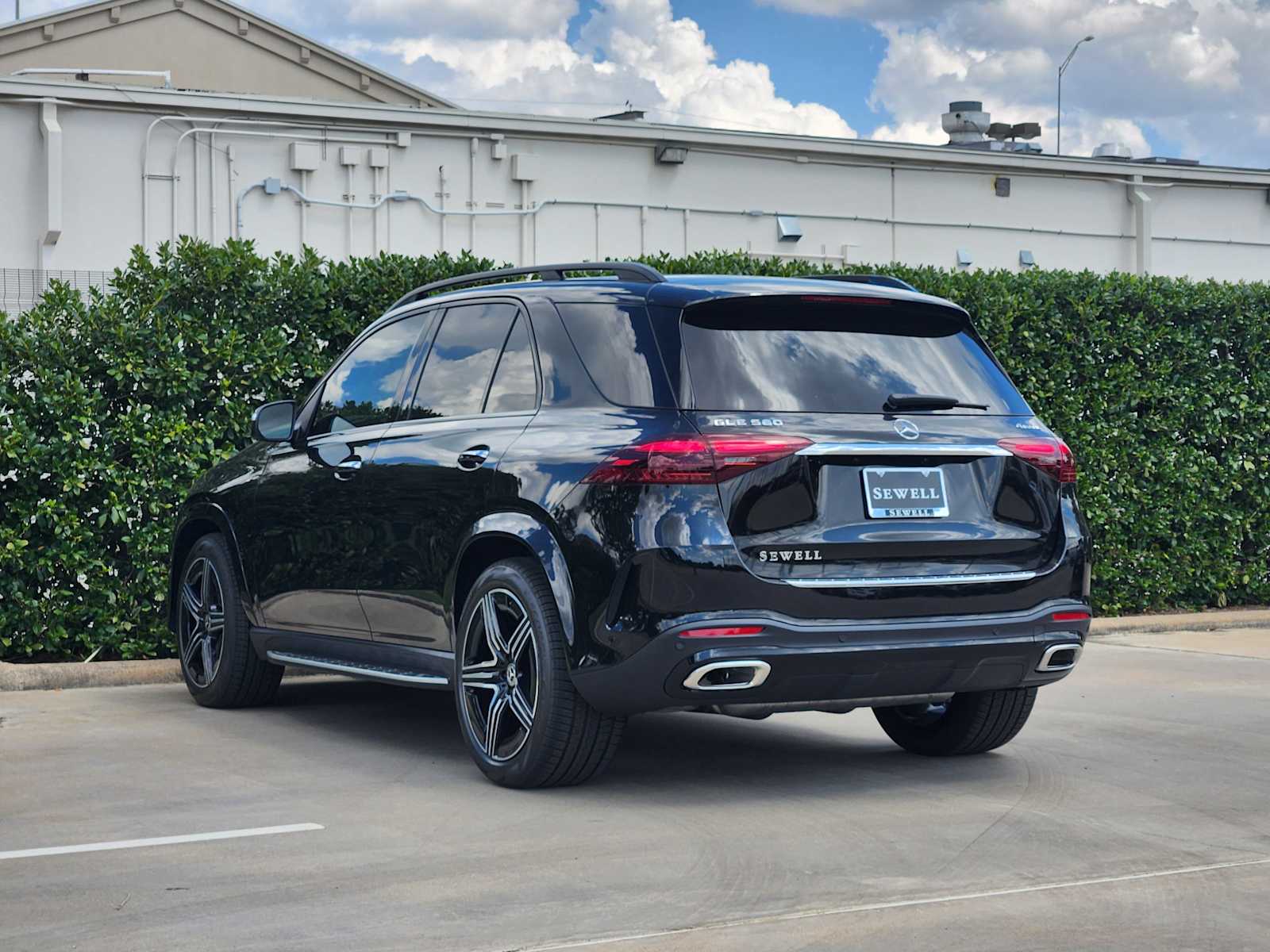 2026 Mercedes Benz GLE 580 4MATIC photo 3