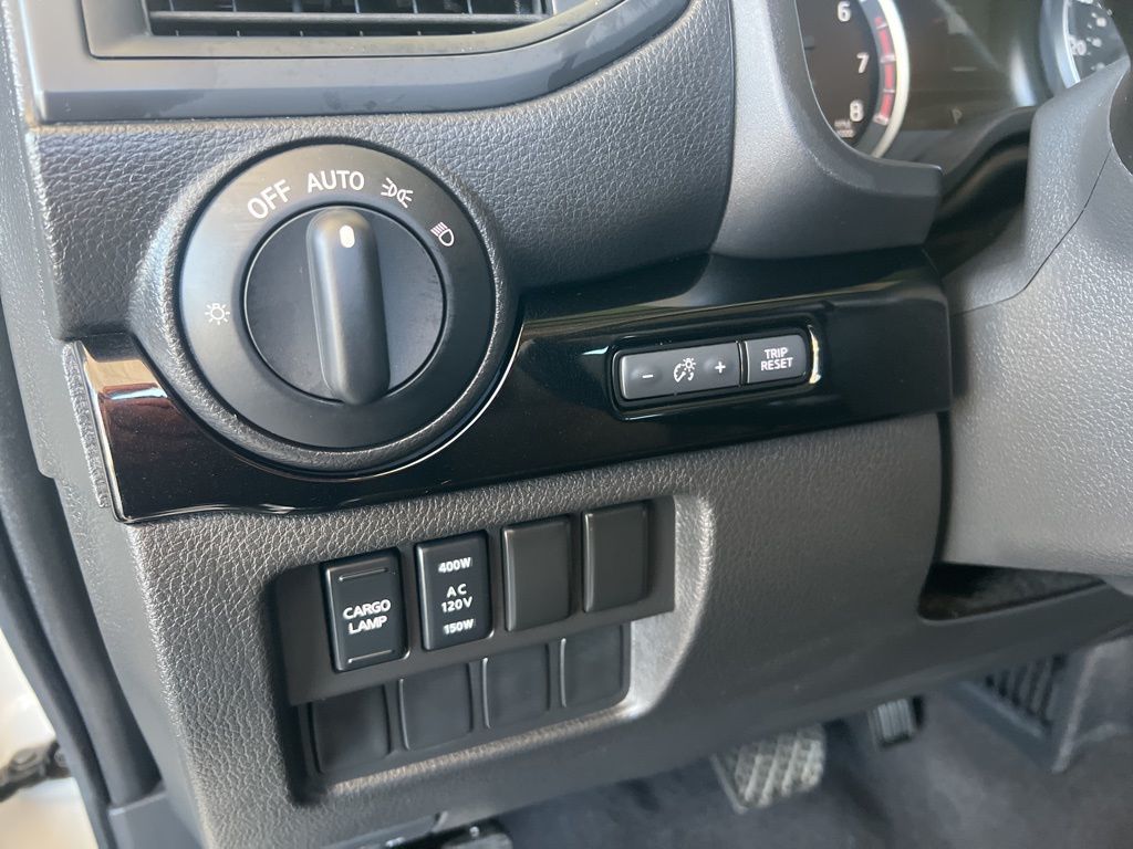 2024 Nissan Titan Crew Cab photo 42