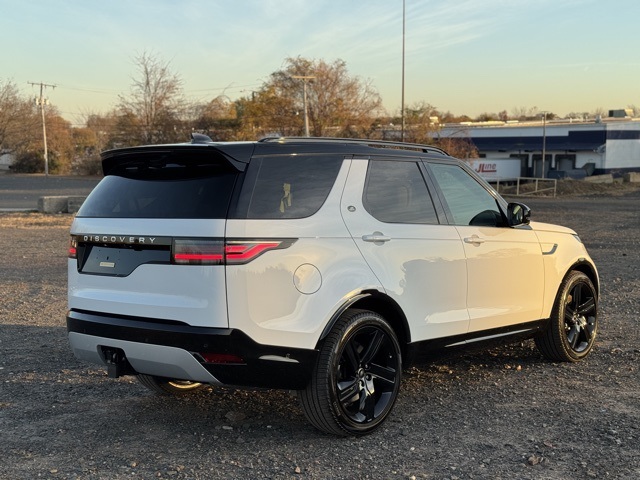 2025 Land Rover Discovery Metropolitan Edition photo 4